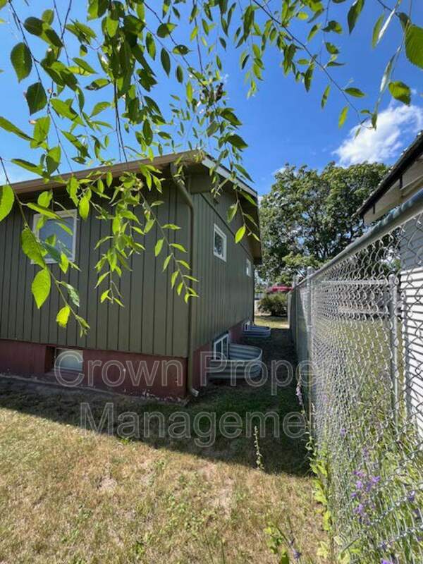 Foto del edificio - 295 4th Ave W N