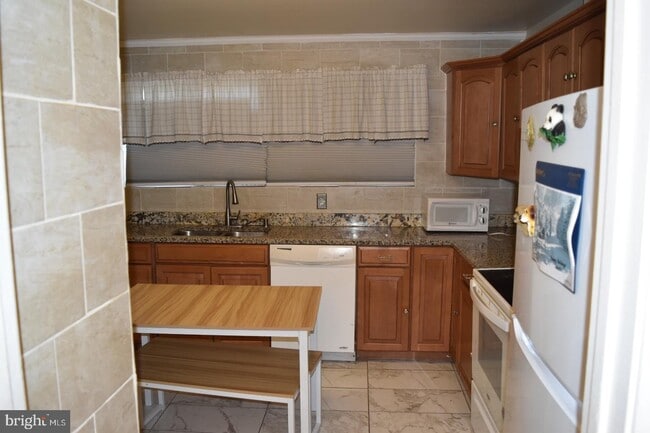 Building Photo - 15390 Grist Mill Terrace
