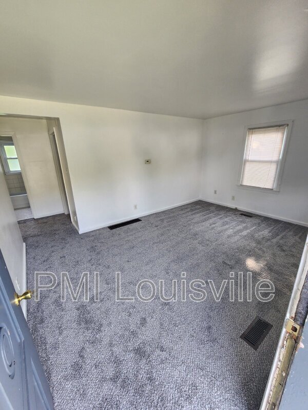 Foto del edificio - 3302 Powell Ave