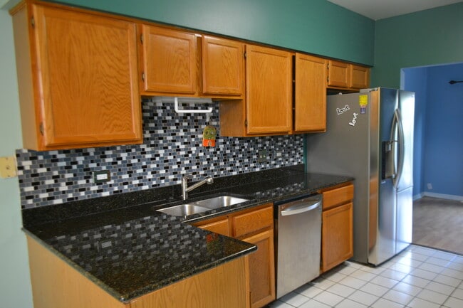 Building Photo - 613 W Parkside Dr