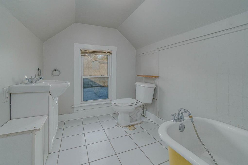 202 Blvd, Valparaiso, IN 46383 Townhome Rentals in Valparaiso