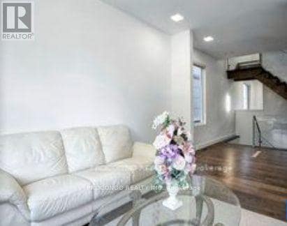 Photo du bâtiment - 528 Jones Rd