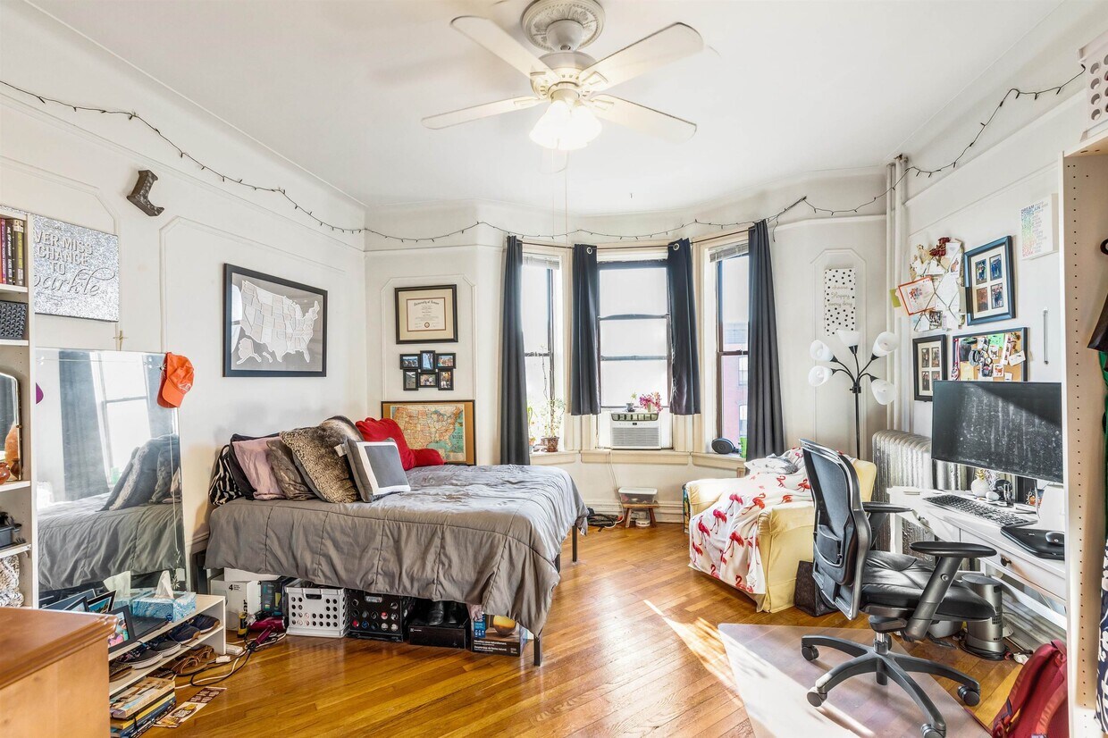 Foto principal - 807 Washington St