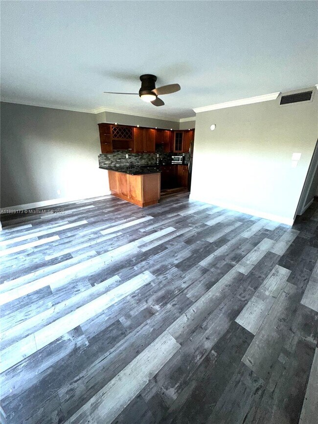 Foto del edificio - 833 NE 18th Ct