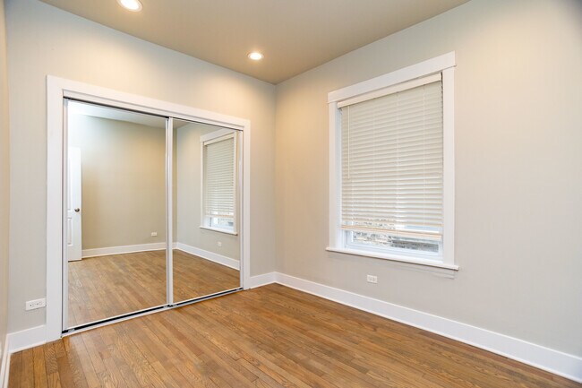 Foto del edificio - 6455 N Glenwood Ave