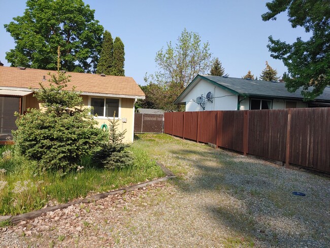 Building Photo - Totally Remodeled Large Duplex Convenientl...
