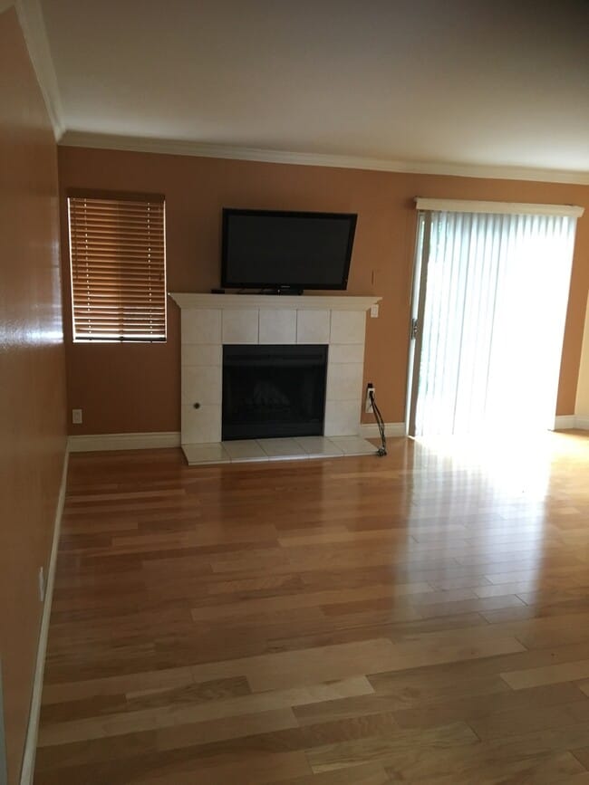 Foto del edificio - 2 Bed, 2 1/2 Bath Townhome with 1 car garage!