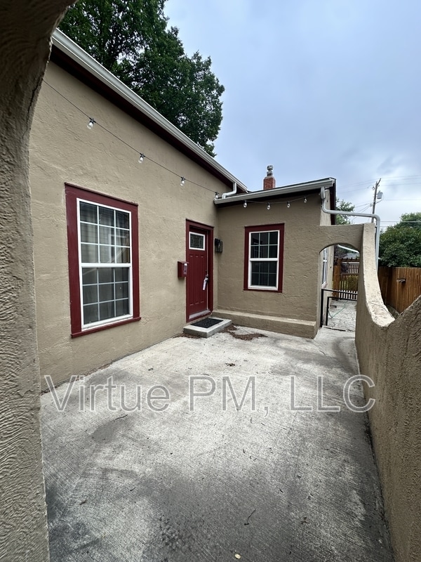 Building Photo - 523 6th Ave