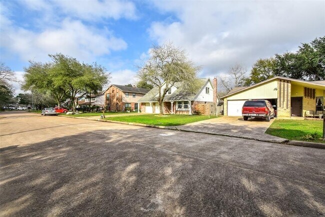 Foto del edificio - 2110 Whiteback Dr
