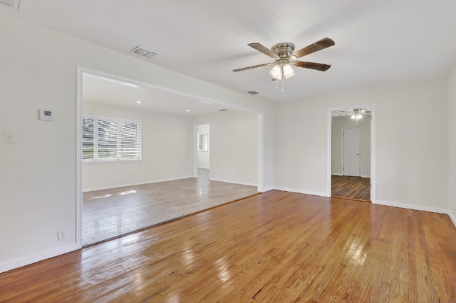 Foto del edificio - 4634 Weir Dr