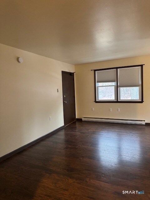 Foto del edificio - 472 Cow Hill Rd