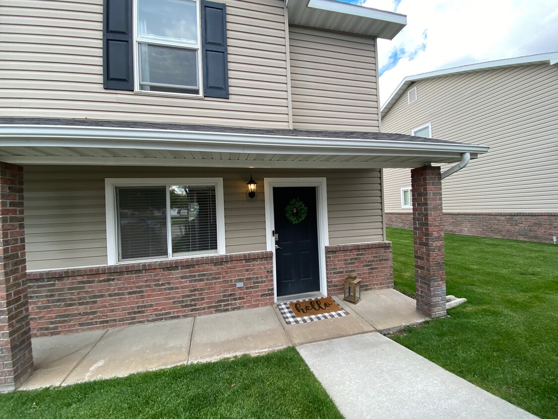 Primary Photo - 486 Pheasant Ridge Dr