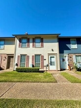 Building Photo - 10105 Los Altos Dr