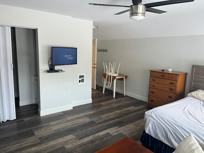 Foto del edificio - 7012 Laine Rd