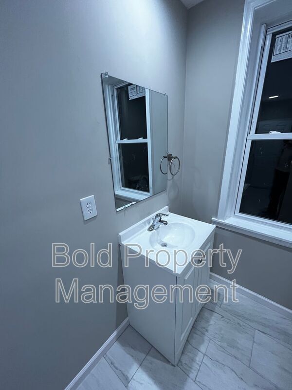 Building Photo - 108 S 8th St
