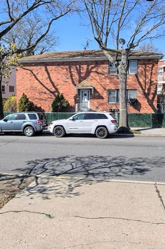 33 -08 FRANCIS LEWIS BLVD