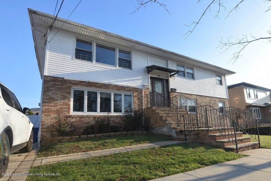 Primary Photo - 21 Beach Ave