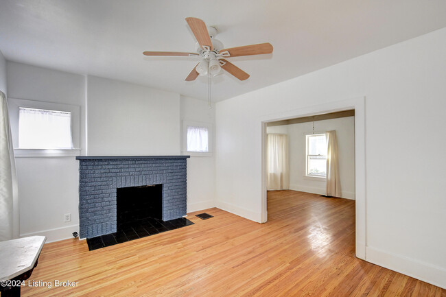 Building Photo - 2032 Lakeside Dr