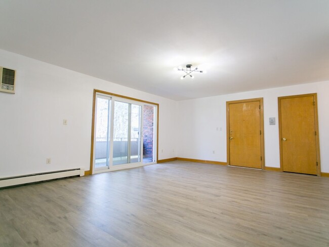 Foto del edificio - 2 Bedroom Condo in Waltham