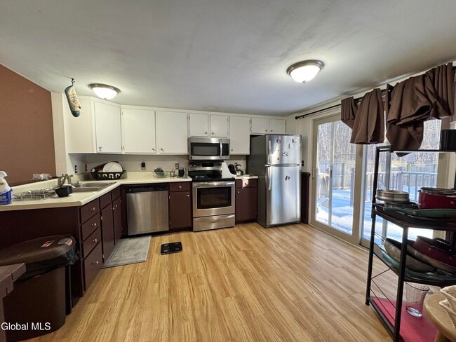 Foto del edificio - 48 Wake Robin Rd