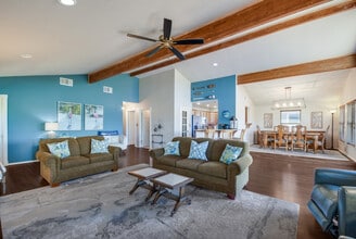 Building Photo - 21611 High Dr