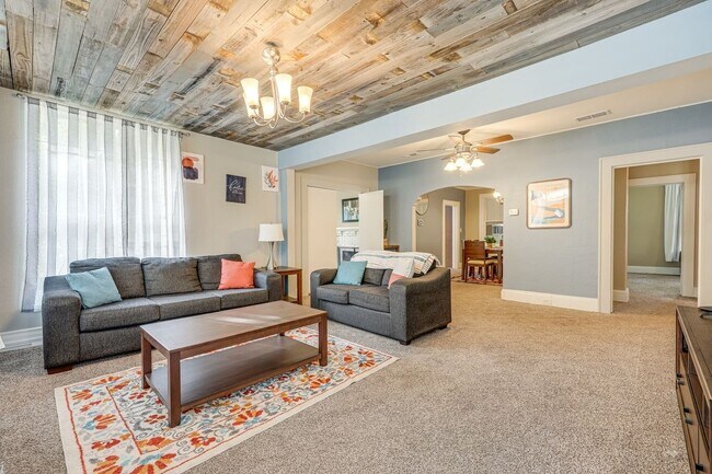 Foto del edificio - 6932 Oakwood St