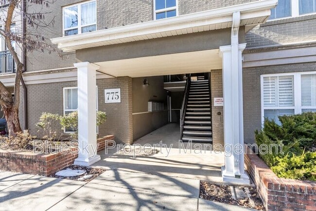 Building Photo - 775 Walker Square