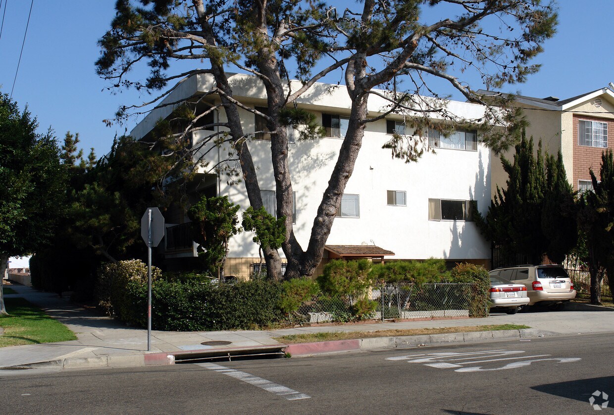 Building Photo - 340 S Inglewood Ave