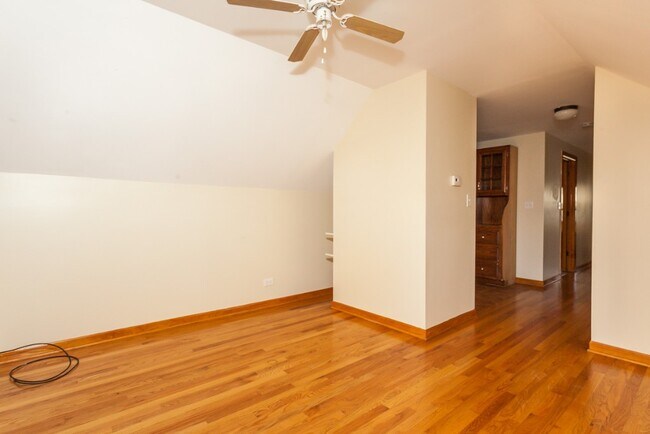 Foto del edificio - 1833 N Drake Ave