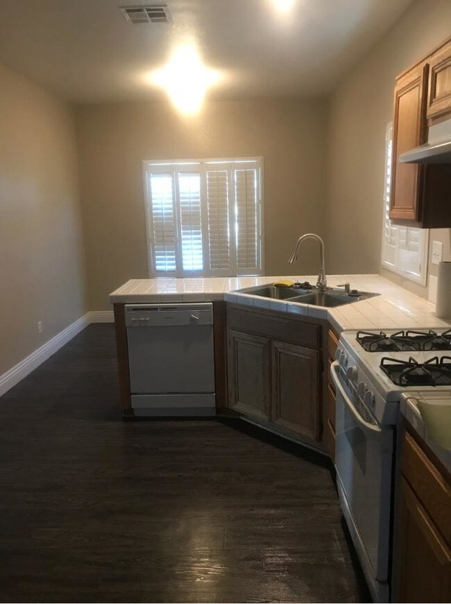 Building Photo - 12400 Honeybear Ln