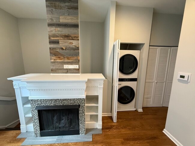 Building Photo - 2318 W Bloomingdale Ave