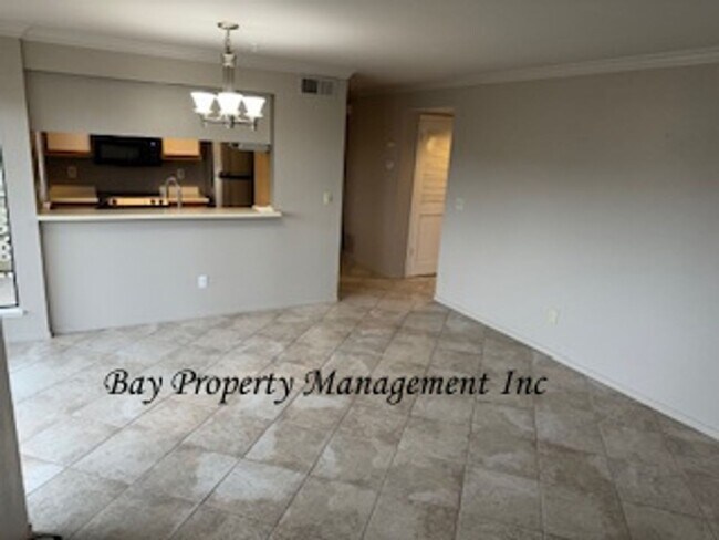 Foto del edificio - Beautiful Del Rey Oaks condo!