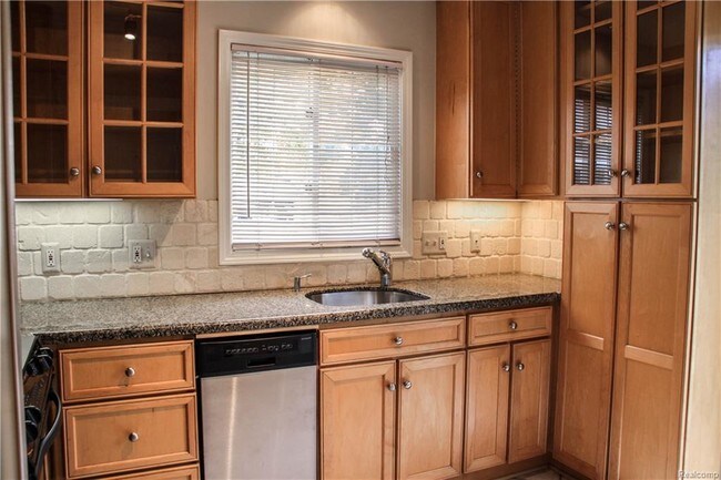 Foto del edificio - 715 N Old Woodward Ave