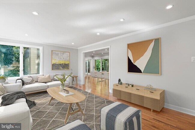 Foto del edificio - 4561 Indian Rock Terrace NW