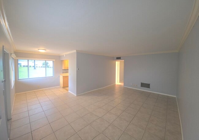 Building Photo - 3200 Lake Osborne Dr