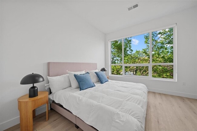 Foto del edificio - 17 Ave E