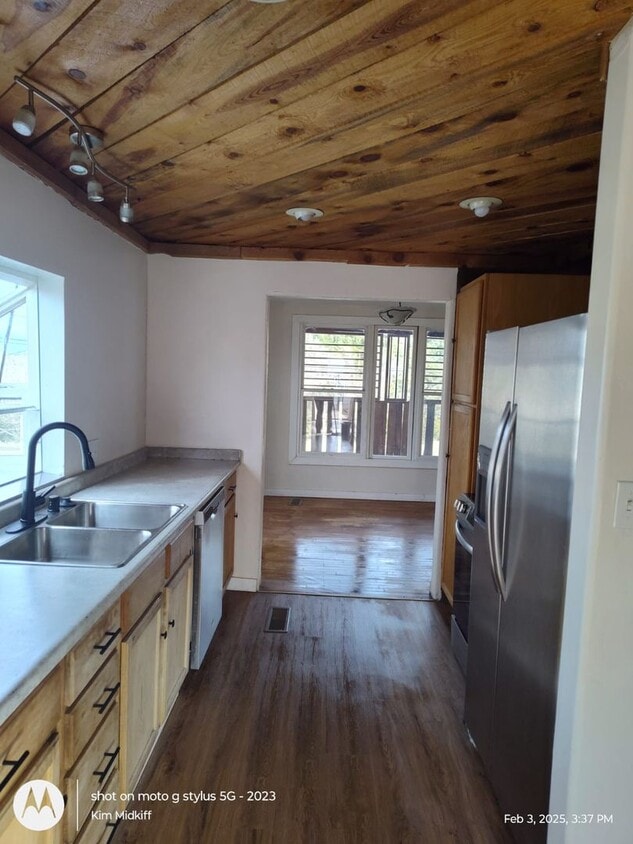 Foto principal - 236 Waverly Ave