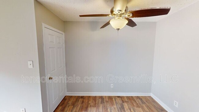 Foto del edificio - 178 Hidden Hill Rd