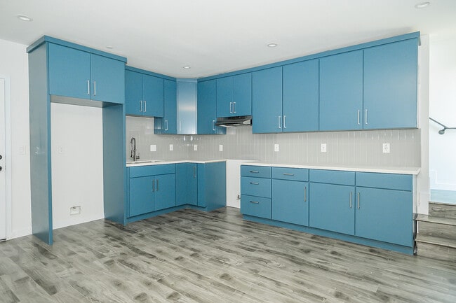 Building Photo - 668 Keenan Ave