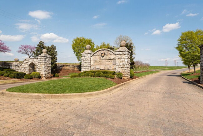 Building Photo - Lakefront Condo Available!