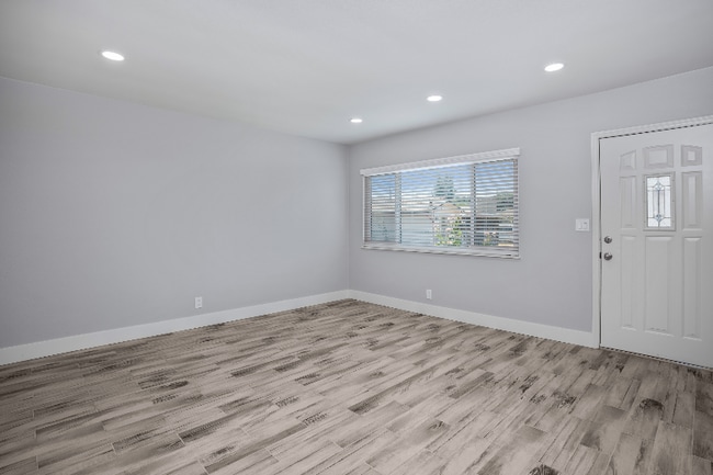 Building Photo - 3253 Stevens Ave