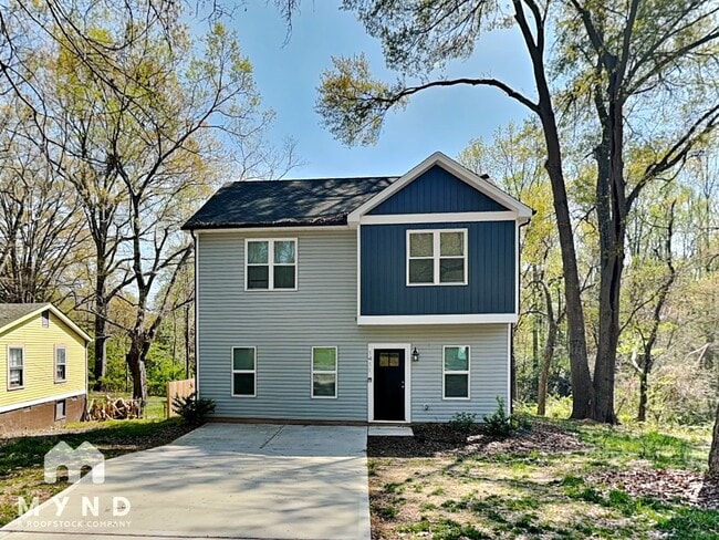 Building Photo - 1411 Lake St