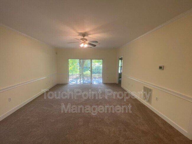 Foto del edificio - 8642 Coralbell Ln