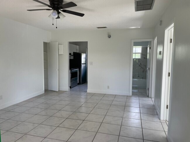 Living room different angle - 1318 NW 4th Ave