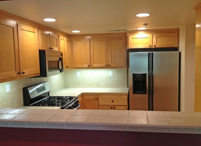 Foto del edificio - 2 Bedroom Townhouse in Southwest San Jose