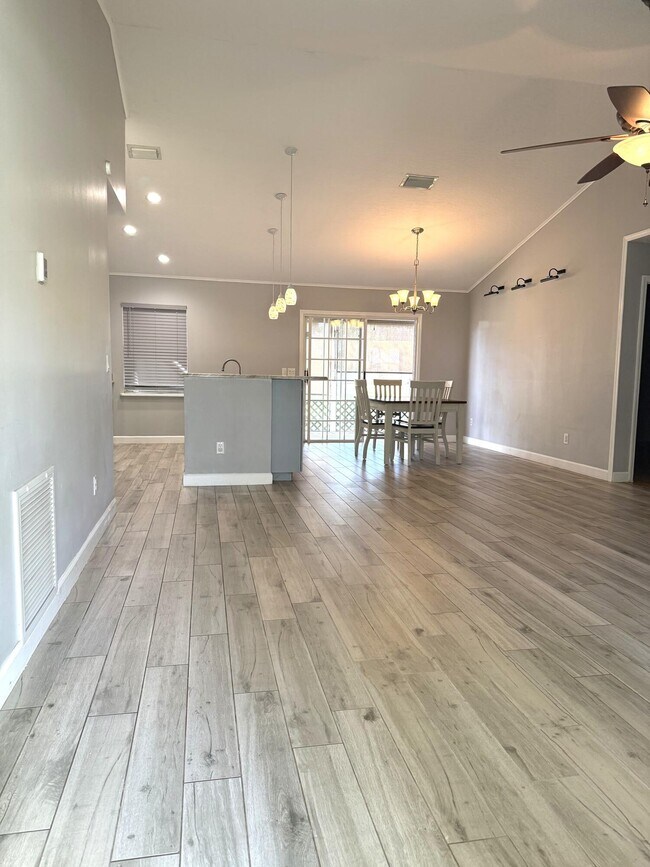 Foto del edificio - 1835 17th Ave SW