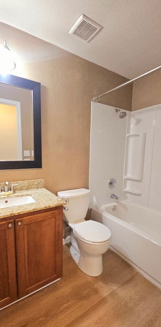 Building Photo - 4 bedroom Home on Highland Golf Course