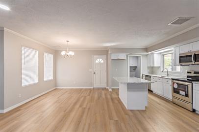 Building Photo - 1360 W Naranja Ave