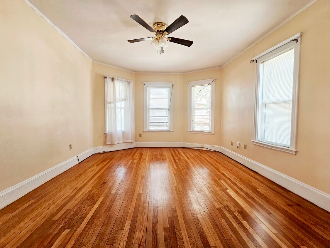 Foto principal - 243 Callender St