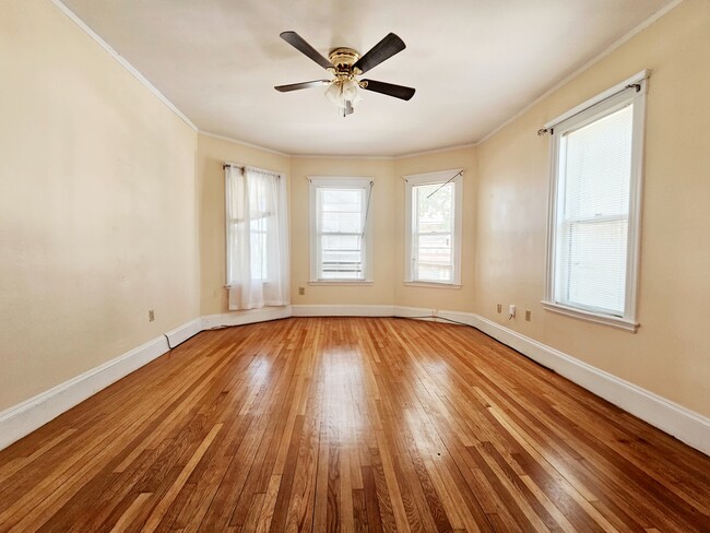 Building Photo - 243 Callender St